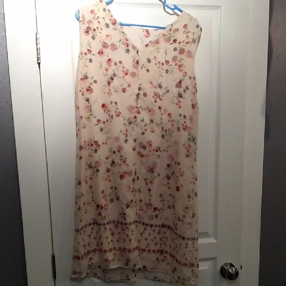 Floral Sleeveless Dress - Picture 4 of 4